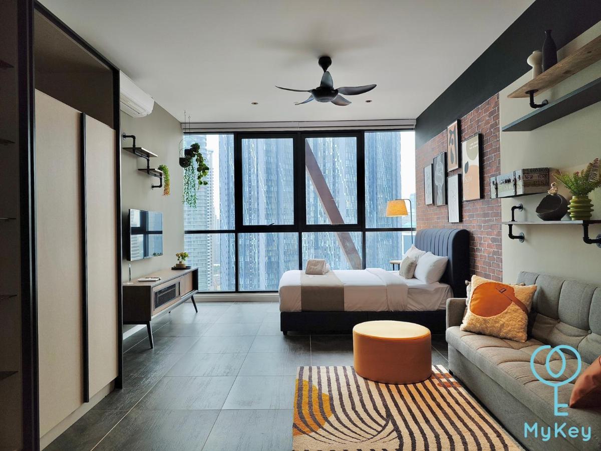 Scarletz Suites Klcc By Mykey Kuala Lumpur Ngoại thất bức ảnh A studio apartment in Kuala Lumpur, Malaysia